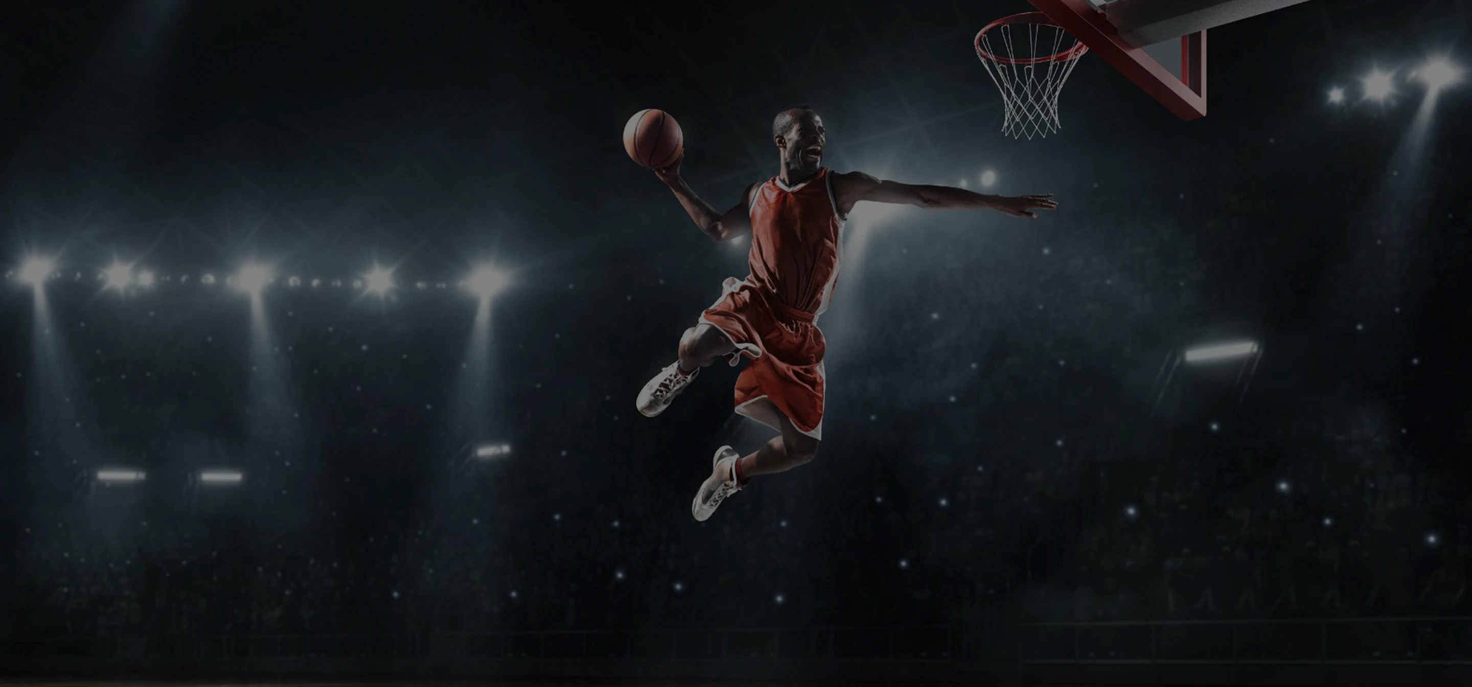 Basketballspieler, der einen entscheidenden Wurf feiert